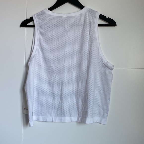 NWT Lululemon Breeze By Muscle Crop Tank - Picture 3 of 4